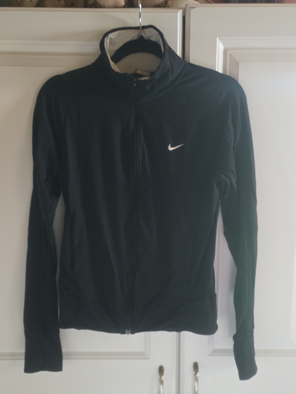 Nike Black Women's Full-Zip Light Jacket with White Swoosh